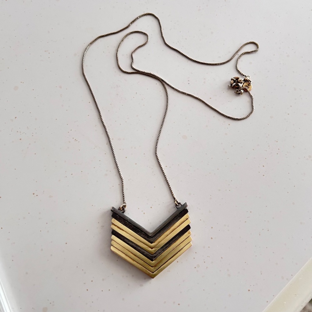 MADEWELL Arrowstack Vintage Chevron Layered Necklace Gold and Black Toned - Picture 2 of 11